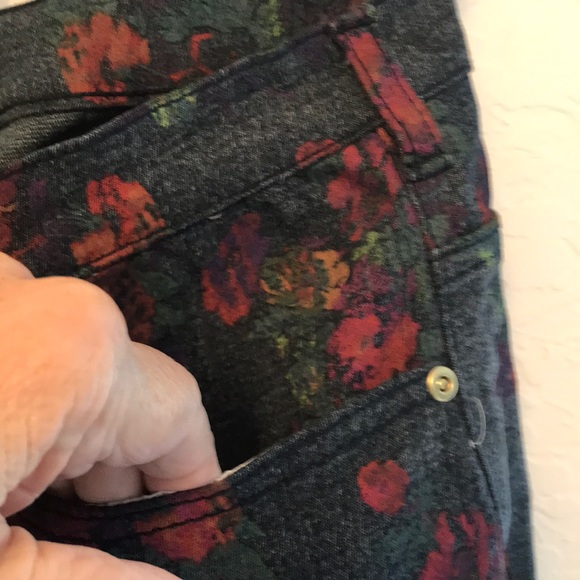 DG2 by Diane Gilman 18WP FLORAL JEANS🆕 - Picture 4 of 11